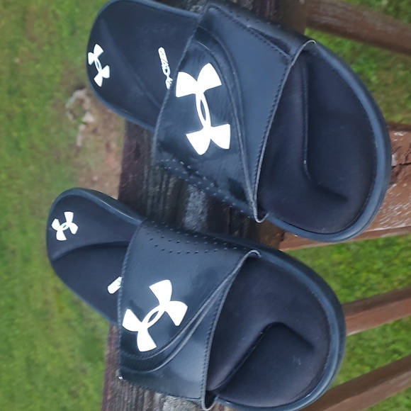 Under Armour Shoes - Picture 2 of 8